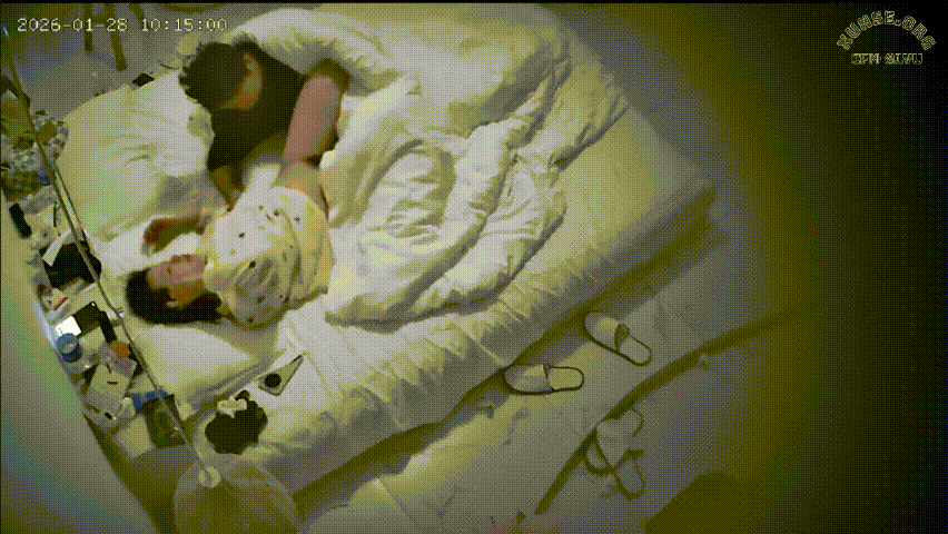 上帝视角 1-28 逼毛多的少妇在酒店被男人猛干 女上后入插得深的姿势好熟练 男人直接内射 情人无疑 预览图 1