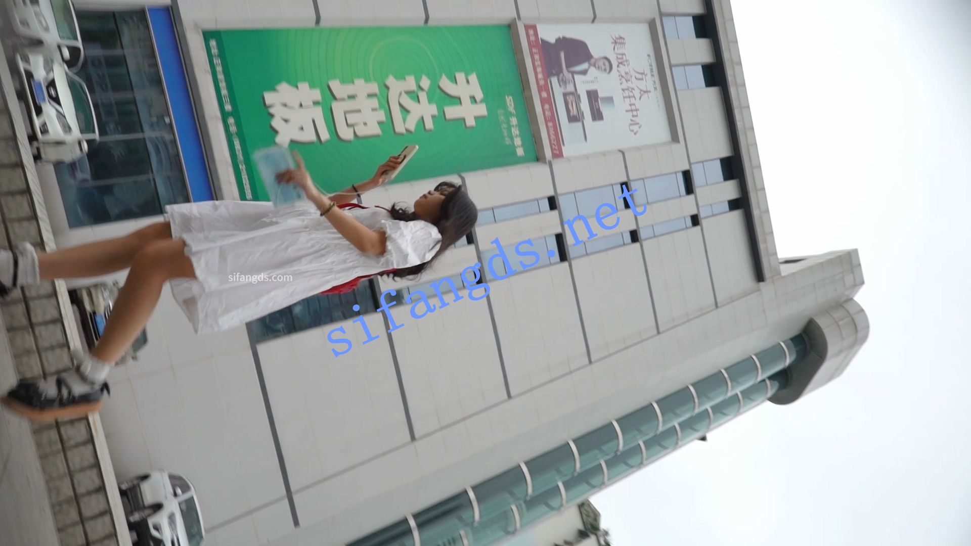 （空城原创）白裙学生妹街上闲逛，强行问路CD微透米白N 预览图 1