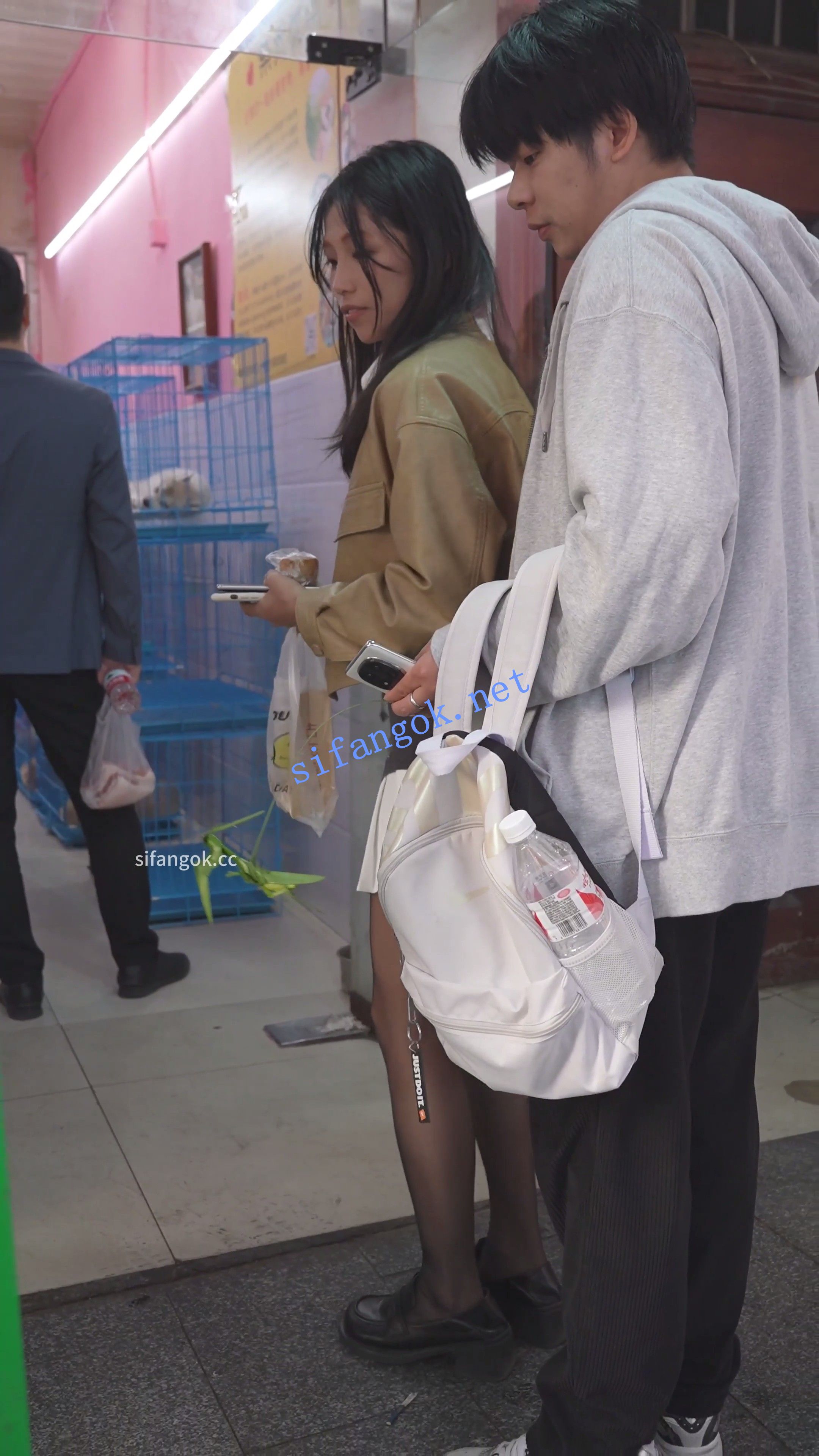 (BC-AA-619)百褶裙小姐姐超薄黑丝逛街..弯腰被抄底灰色无痕内 预览图 1