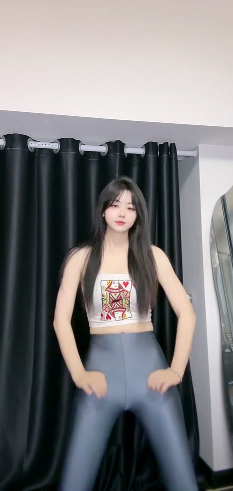 【快手主播】BlackSwan 皮裤 短裤 摩托摇 千斤顶 丝袜等 60v #1 预览图 3