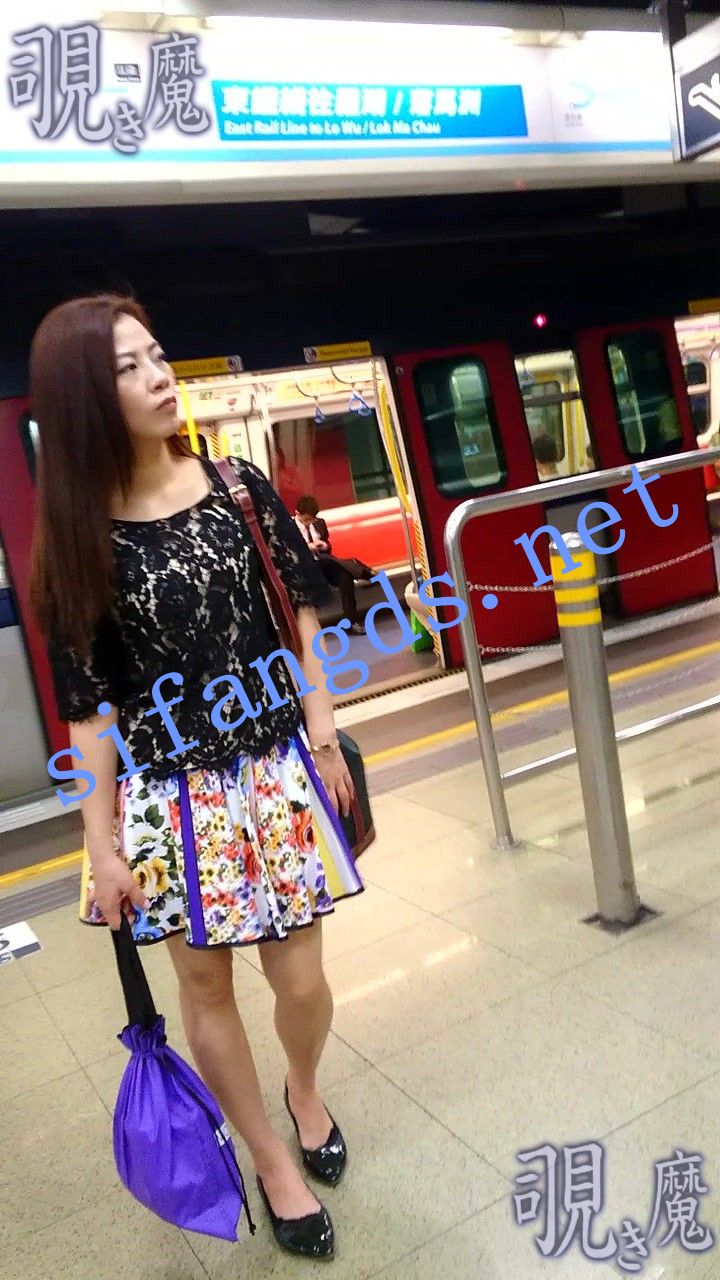 【覗き魔系列CD】229-地铁抄底花裙子少妇蓝色内内 预览图 1