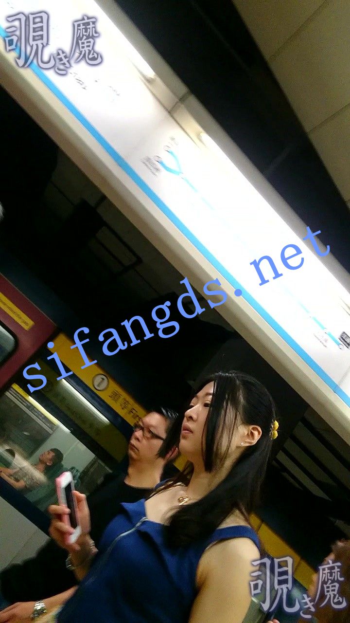 【覗き魔系列CD】230.地铁抄底蓝吊带花裙子衣服 预览图 1