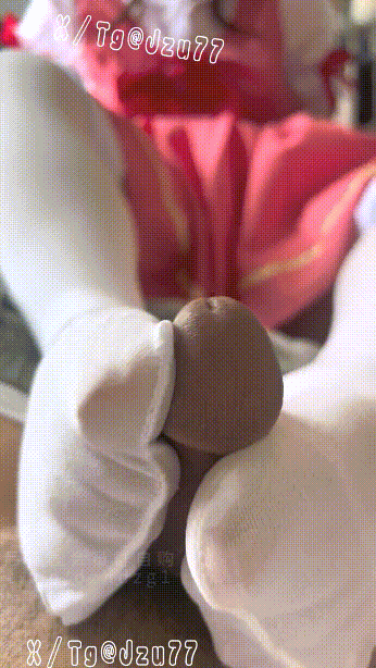 ✅洛丽塔COS少女『季节』加藤惠 摩卡小樱 白丝白手套口交足交榨精！主动女上骑乘榨精(3V) 预览图 7