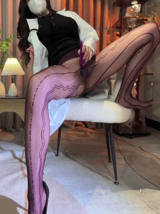 快手极品丝袜熟女《依依姐儿》无内高跟隔丝袜自慰(15V) 预览图 5