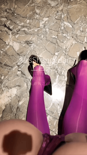 推特极品反差婊母狗【上官夫人/小杏仁】顶级丝袜淫妻最新付费福利合集【60V28G】 预览图 5