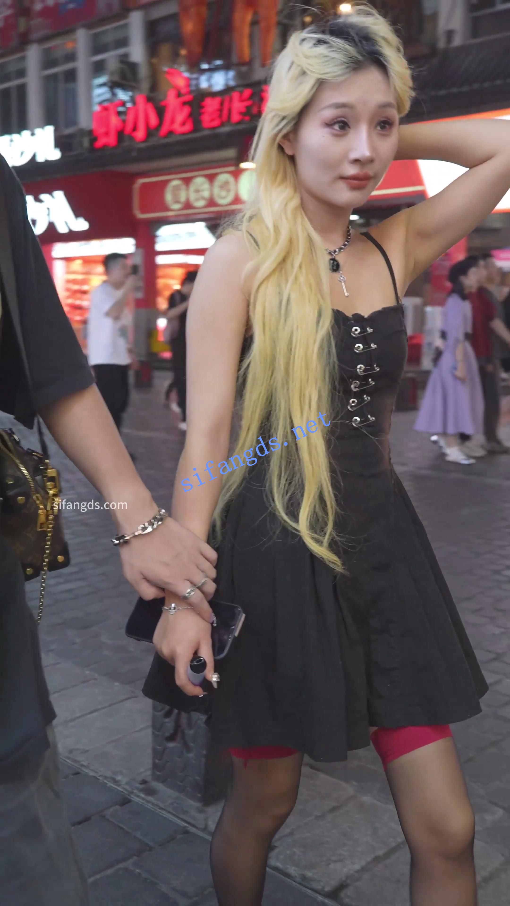 (BC-AA-425)性感吊带裙黑丝过膝袜小姐姐..半透红内正面露黑色 预览图 1