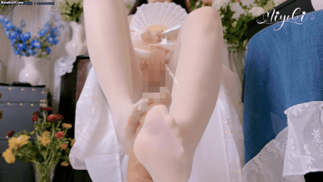 【推特 铃木美咲】完美丝足 真空无档丝 紫薇高潮满满白浆 预览图 1