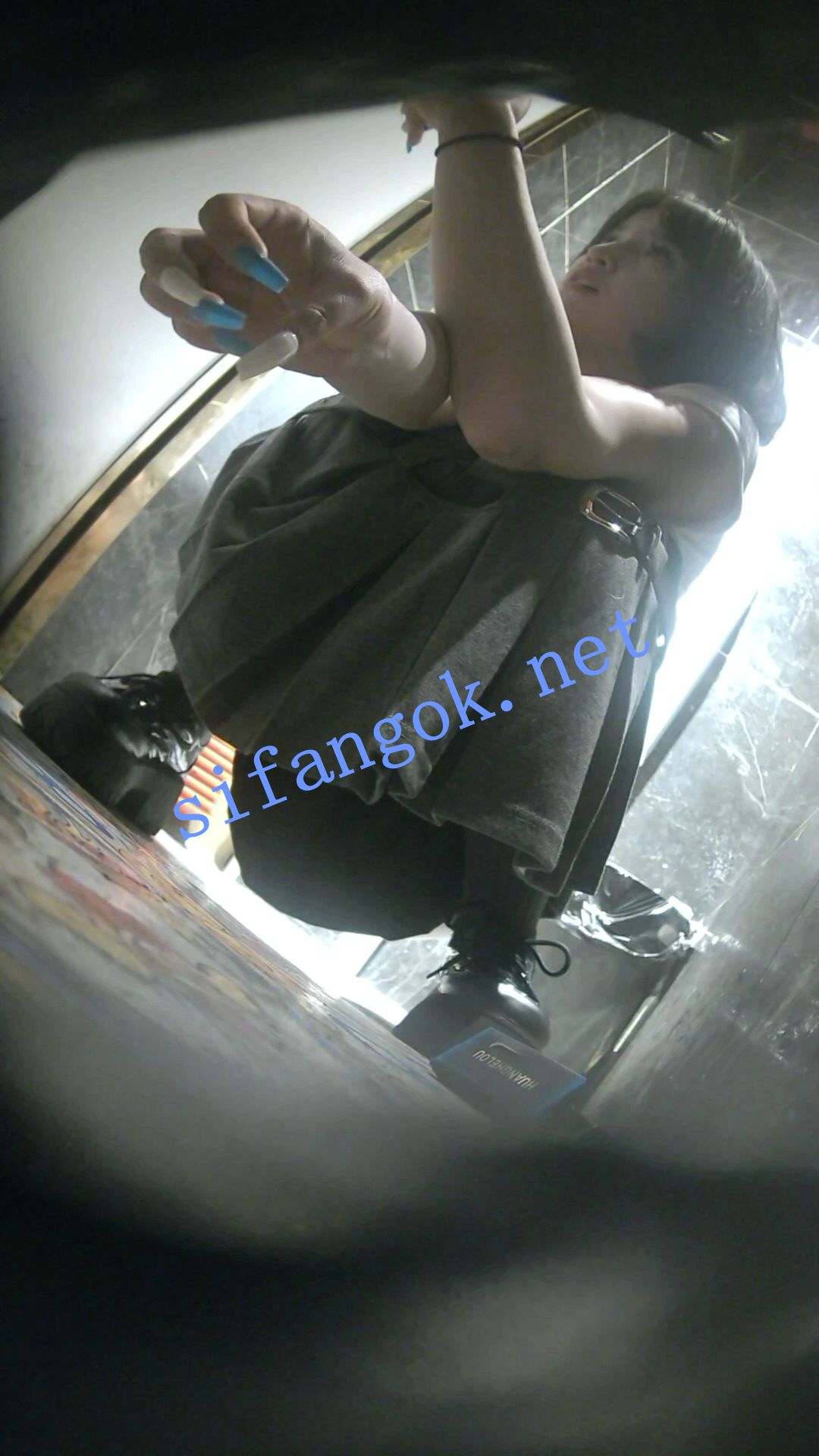 ✅全网首发【酒吧全景厕拍】各种黑丝高跟 美女如云 8 预览图 20