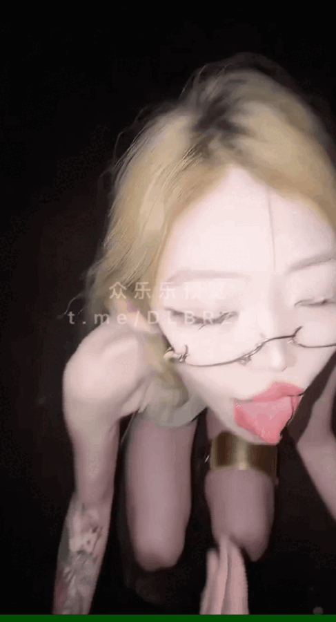 众多露脸反差婊被爆操内射调教、精品情侣泄密母狗独家合集 预览图 25