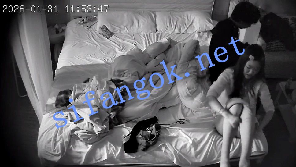 ⏪酒店偷拍⏩高颜值女大换上丝袜被男友抱着操 预览图 7