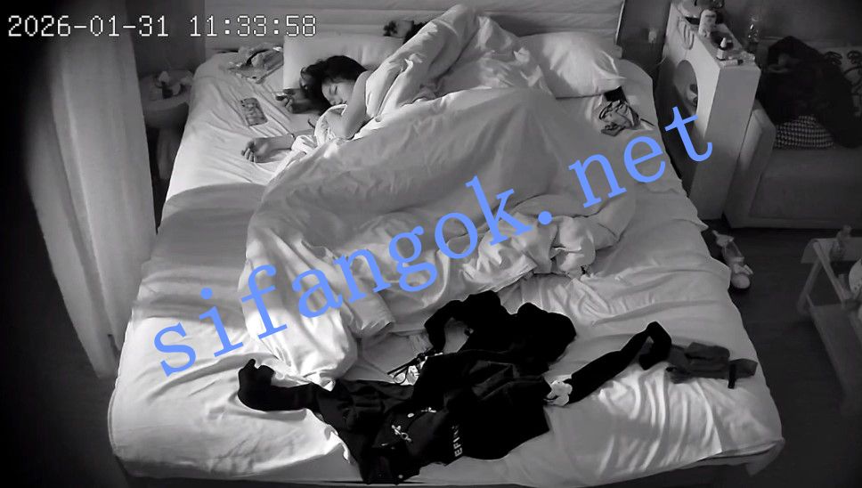 ⏪酒店偷拍⏩高颜值女大换上丝袜被男友抱着操 预览图 6