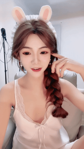 ❤️反差颜值喷水姬【顾只只（苏晴）】纯御妖娆多变，大尺度秀【178V/72.8G】 预览图 42