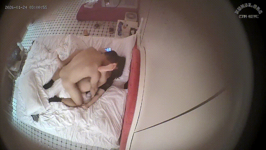 上帝视角 1-24 身材丰满 皮肤白皙 巨大的奶子浑圆软糯 穿上丝袜好有情趣 被男人正面撞击 奶子晃得眼晕 预览图 7