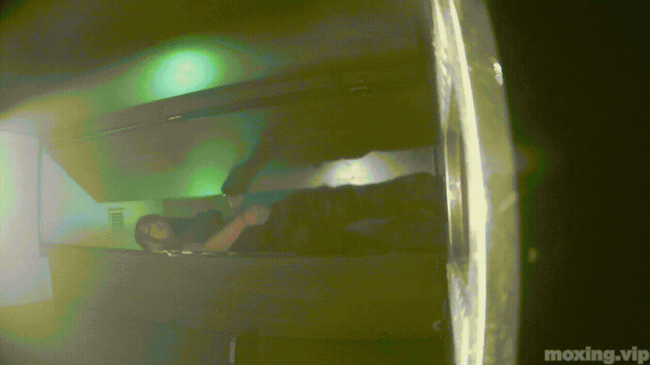 全网首发❤️【厕拍】酒吧绿光系列 后拍几百位小姐姐尿尿 「某房原版」合集【268V+12.4G】 预览图 29