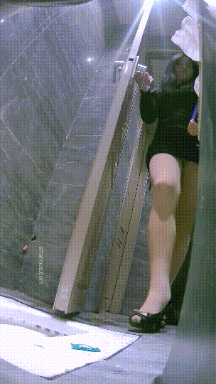 ⚫️精品厕拍，酒吧女厕固定机位真实偷拍超多漂亮小姐姐方便，各种类型，看点十足⑴ 预览图 2