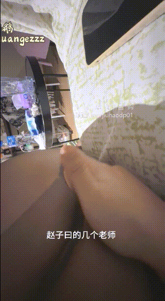 专约女大艺术生嫩妹『大黄鹅』单身独居妹妹，pp很大很弹，咣咣撞的超级舒服！主动女上骑乘(2V) 预览图 3