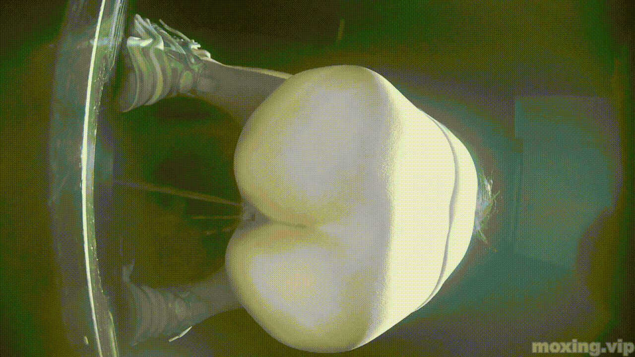 全网首发❤️【厕拍】酒吧绿光系列 后拍几百位小姐姐尿尿 「某房原版」合集【268V+12.4G】 预览图 83