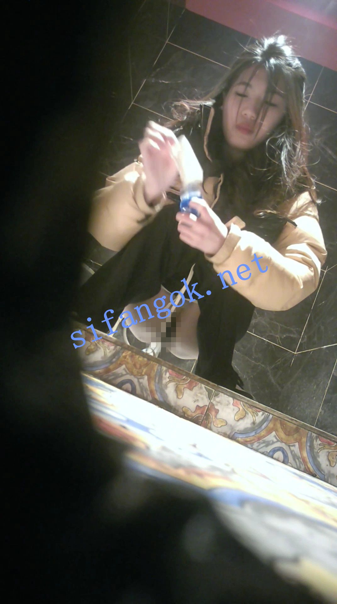 ✅全网首发【酒吧全景厕拍】各种黑丝高跟 美女如云 9 预览图 13