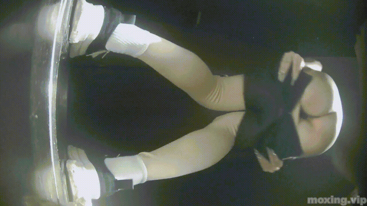 全网首发❤️【厕拍】酒吧绿光系列 后拍几百位小姐姐尿尿 「某房原版」合集【268V+12.4G】 预览图 64