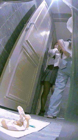 ⚫️精品厕拍，酒吧女厕固定机位真实偷拍超多漂亮小姐姐方便，各种类型，看点十足⑴ 预览图 8