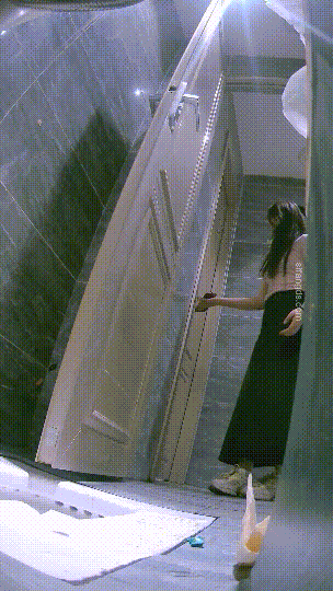 ⚫️精品厕拍，酒吧女厕固定机位真实偷拍超多漂亮小姐姐方便，各种类型，看点十足⑴ 预览图 1