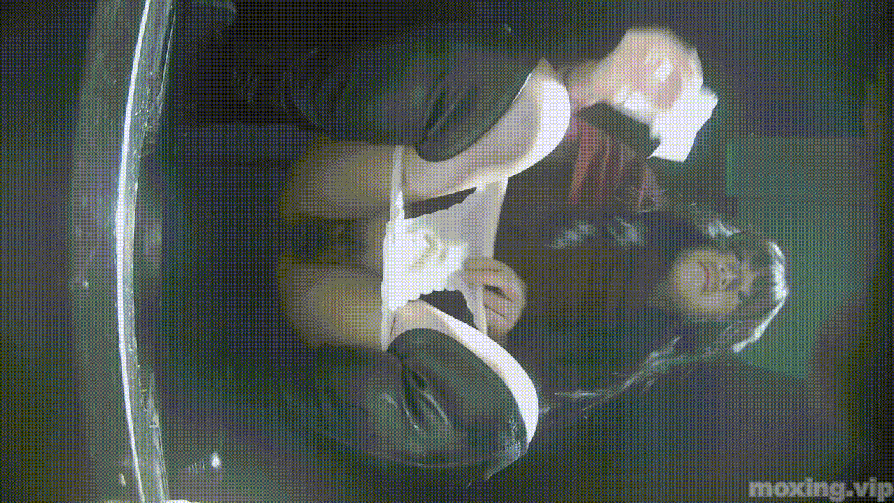 全网首发❤️【厕拍】酒吧绿光系列 后拍几百位小姐姐尿尿 「某房原版」合集【268V+12.4G】 预览图 20