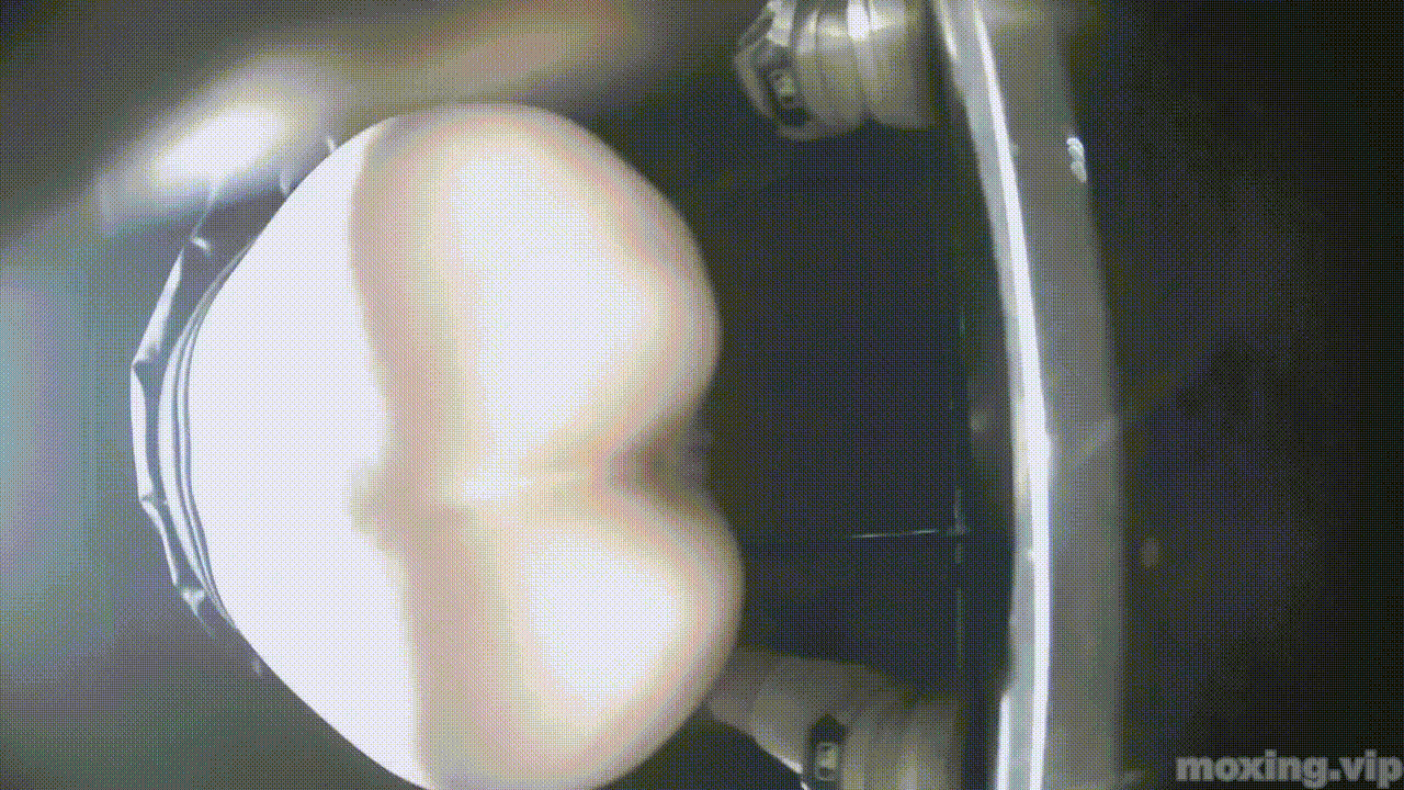 全网首发❤️【厕拍】酒吧绿光系列 后拍几百位小姐姐尿尿 「某房原版」合集【268V+12.4G】 预览图 45