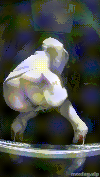 全网首发❤️【厕拍】酒吧绿光系列 后拍几百位小姐姐尿尿 「某房原版」合集【268V+12.4G】 预览图 3