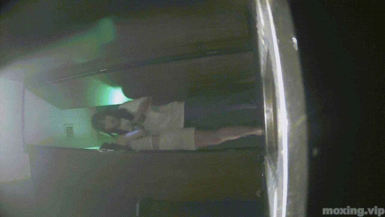 全网首发❤️【厕拍】酒吧绿光系列 后拍几百位小姐姐尿尿 「某房原版」合集【268V+12.4G】 预览图 31