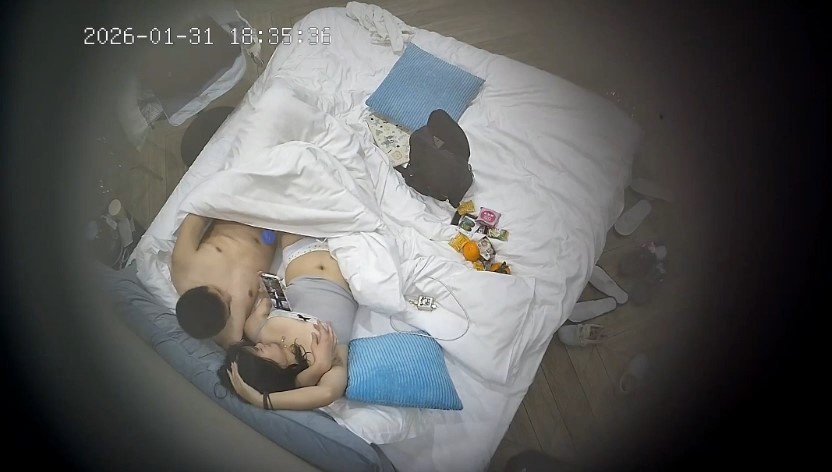 ⏪酒店偷拍⏩气质高颜值美女被分腿操穴 预览图 4