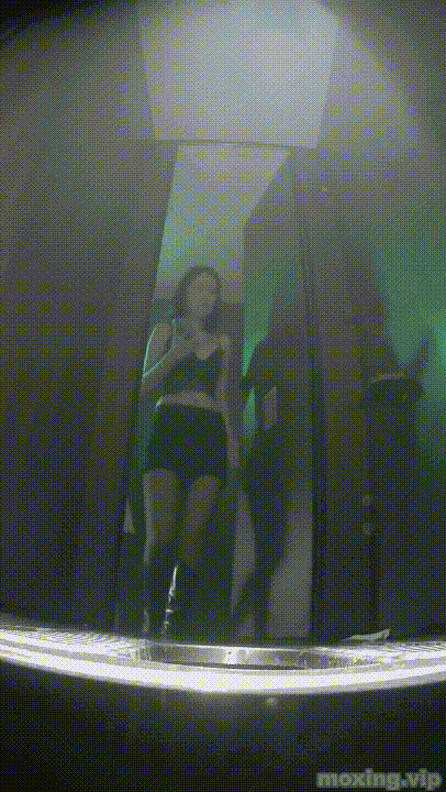 全网首发❤️【厕拍】酒吧绿光系列 后拍几百位小姐姐尿尿 「某房原版」合集【268V+12.4G】 预览图 6