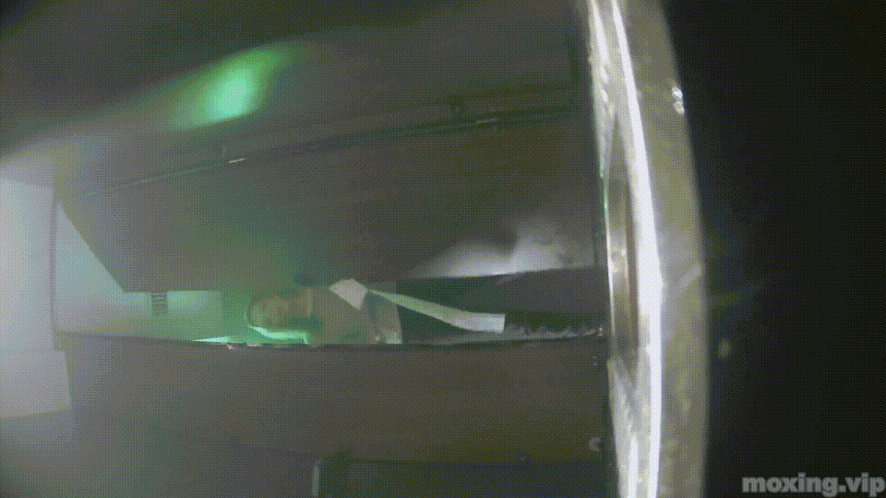 全网首发❤️【厕拍】酒吧绿光系列 后拍几百位小姐姐尿尿 「某房原版」合集【268V+12.4G】 预览图 34