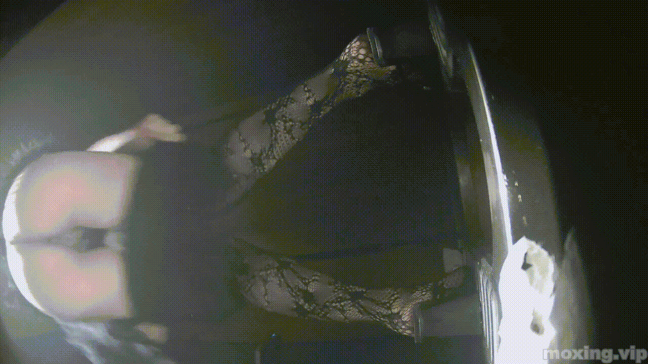 全网首发❤️【厕拍】酒吧绿光系列 后拍几百位小姐姐尿尿 「某房原版」合集【268V+12.4G】 预览图 89