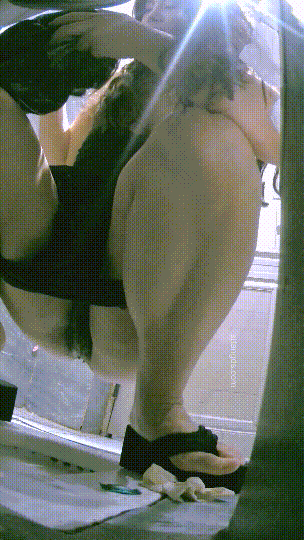 ⚫️精品厕拍，酒吧女厕固定机位真实偷拍超多漂亮小姐姐方便，各种类型，看点十足⑴ 预览图 16