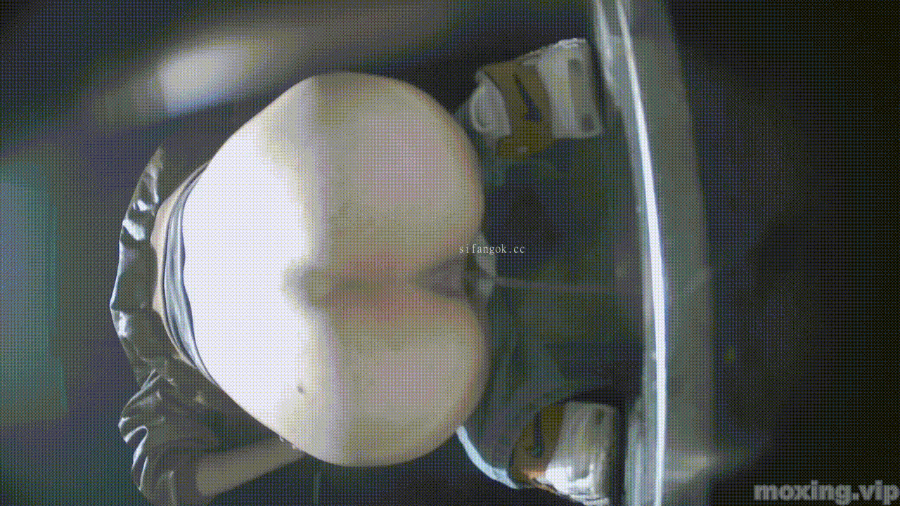 全网首发❤️【厕拍】酒吧绿光系列 后拍几百位小姐姐尿尿 「某房原版」合集【268V+12.4G】 预览图 60