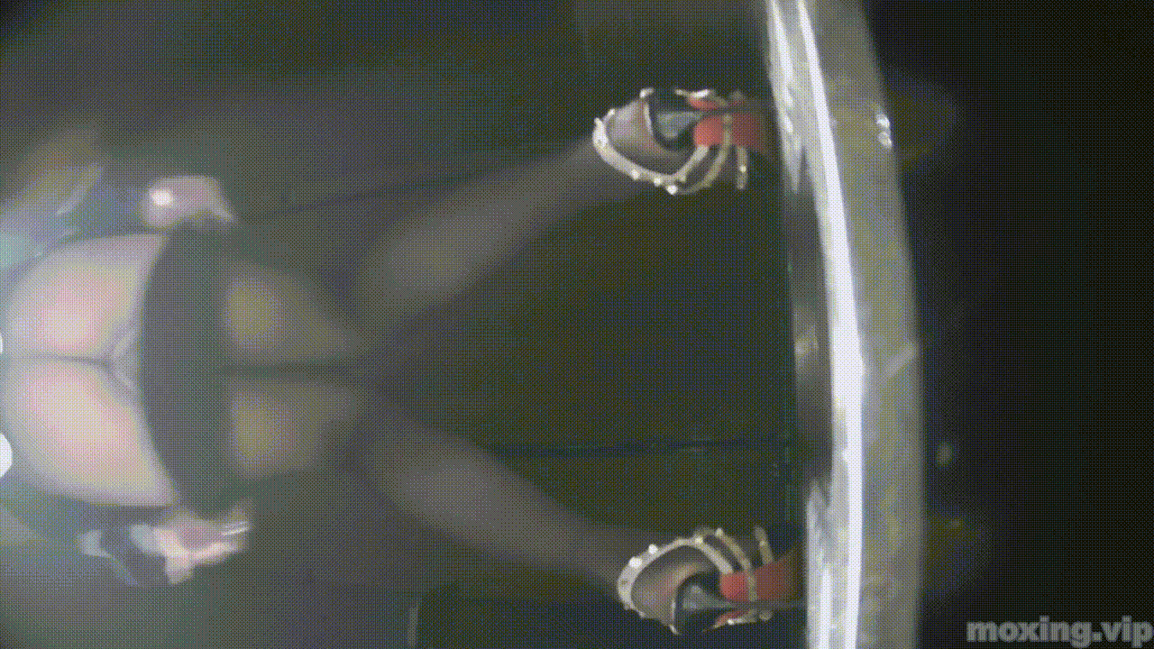 全网首发❤️【厕拍】酒吧绿光系列 后拍几百位小姐姐尿尿 「某房原版」合集【268V+12.4G】 预览图 84