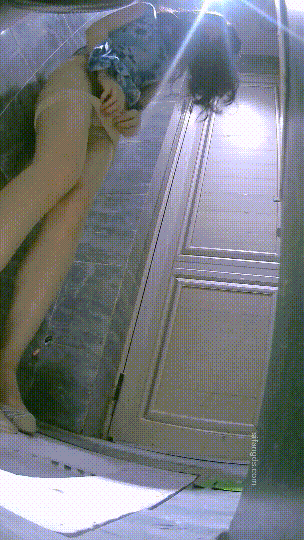 ⚫️精品厕拍，酒吧女厕固定机位真实偷拍超多漂亮小姐姐方便，各种类型，看点十足⑵ 预览图 13