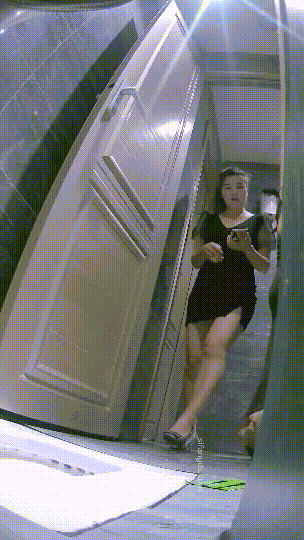 ⚫️精品厕拍，酒吧女厕固定机位真实偷拍超多漂亮小姐姐方便，各种类型，看点十足⑵ 预览图 3