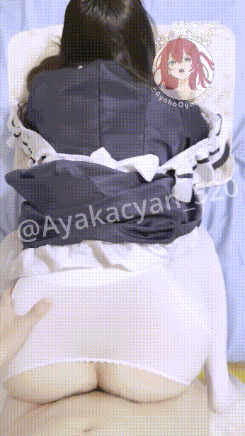 软萌甜美少女『绫香不吃香菜』枣子姐要被榨干了！白丝后入玉手榨精，双腿夹紧肉穴 对着镜子做爱狠狠后入 预览图 6