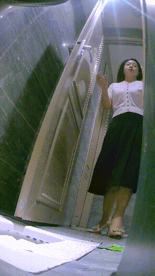 ⚫️精品厕拍，酒吧女厕固定机位真实偷拍超多漂亮小姐姐方便，各种类型，看点十足⑵ 预览图 9