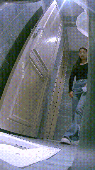 ⚫️精品厕拍，酒吧女厕固定机位真实偷拍超多漂亮小姐姐方便，各种类型，看点十足⑶ 预览图 13