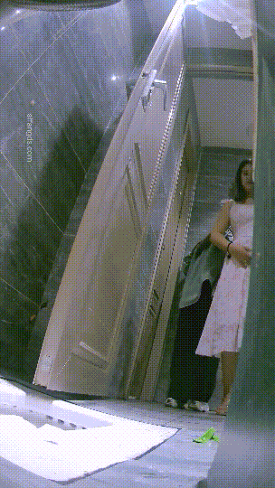 ⚫️精品厕拍，酒吧女厕固定机位真实偷拍超多漂亮小姐姐方便，各种类型，看点十足⑵ 预览图 15