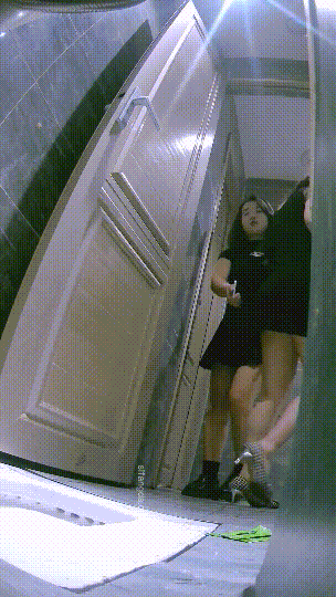 ⚫️精品厕拍，酒吧女厕固定机位真实偷拍超多漂亮小姐姐方便，各种类型，看点十足⑵ 预览图 5