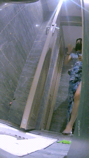 ⚫️精品厕拍，酒吧女厕固定机位真实偷拍超多漂亮小姐姐方便，各种类型，看点十足⑵ 预览图 11