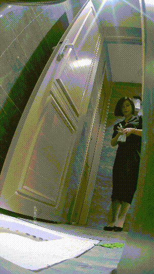 ⚫️精品厕拍，酒吧女厕固定机位真实偷拍超多漂亮小姐姐方便，各种类型，看点十足⑵ 预览图 6