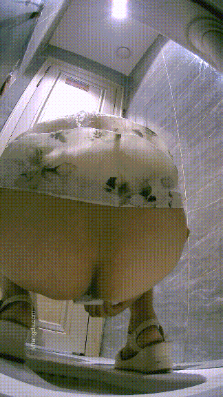 ⚫️精品厕拍，酒吧女厕固定机位真实偷拍超多漂亮小姐姐方便，各种类型，看点十足⑷ 预览图 6