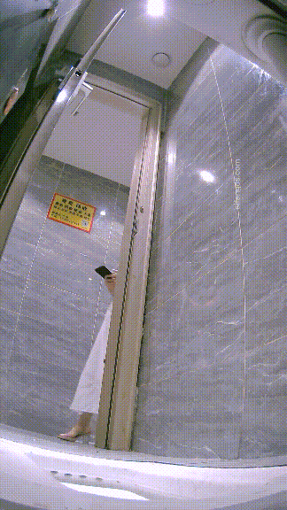 ⚫️精品厕拍，酒吧女厕固定机位真实偷拍超多漂亮小姐姐方便，各种类型，看点十足⑷ 预览图 15