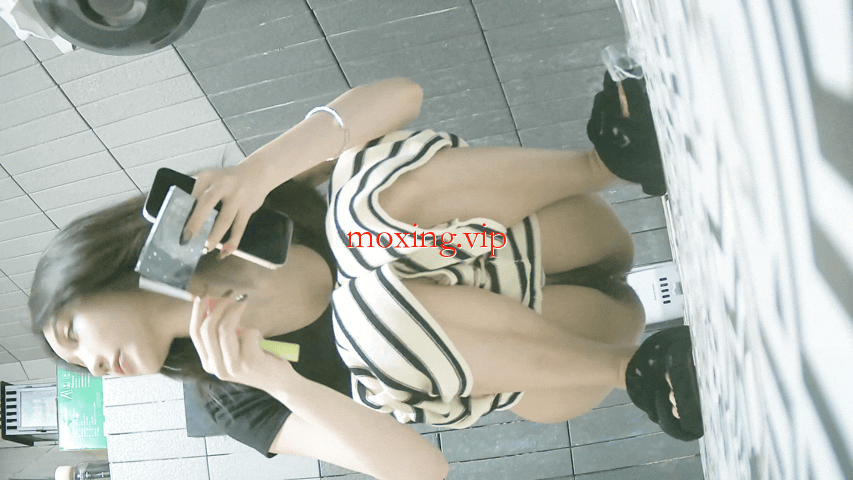 2025年厕拍合集-各种美女前后镜头拍摄，偶然还拍到了在厕所做爱的情侣[97V57G] 预览图 5