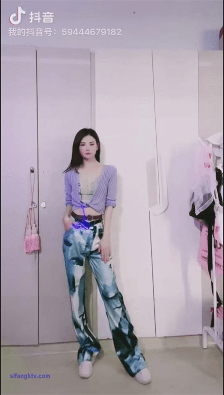 ❣️推荐❣️抖音颜值嫩妹【aimi】裸舞诱惑，大尺度掰逼展示，道具自慰高潮，开腿插穴已经成为习惯37V 预览图 1