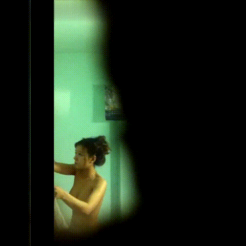 【邪恶房东】稀缺资源~偷拍美女嫩妹租客洗白白，美乳大奶眼花缭乱 预览图 7